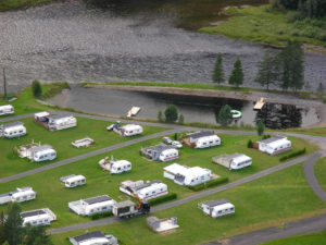 Begna elv og gode bademuligheter ved Morudstranda camping